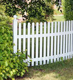 Sylter Gartenzaun - weißer Friesenzaun mit 25 Jahren Garantie. Holzzaun weiß oder in mehr als 200 RAL-Farben.